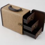 Portable filing case made of wood, covered with li (Portable filing case)